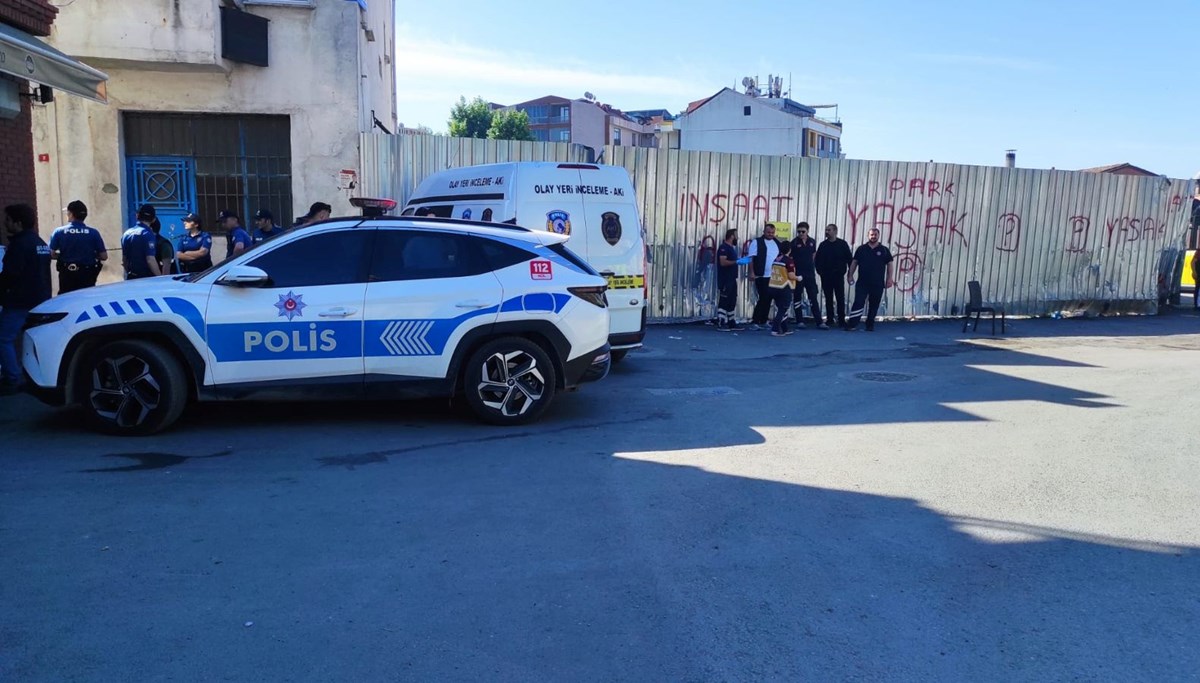 Sokak ortasında kadın cinayeti: Aynı silahla kendi kafasına sıktı Sokak ortasında kadın cinayeti: Aynı silahla kendi kafasına sıktı