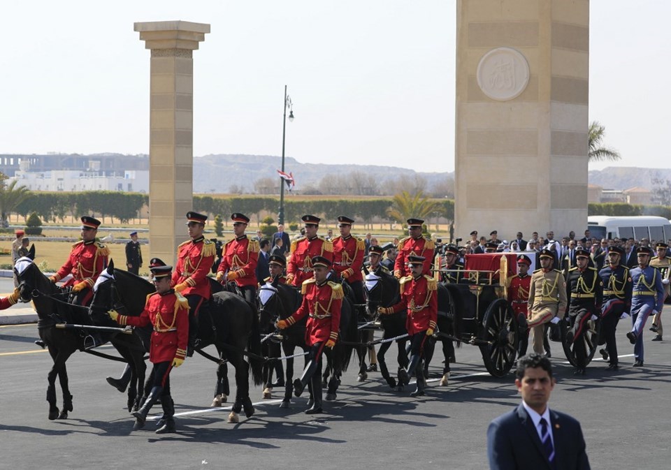 Mısır'ın eski Cumhurbaşkanı Mübarek için askeri cenaze töreni düzenlendi - 1