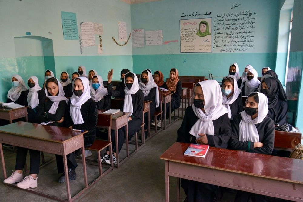 Taliban kızlara okulları birkaç saatliğine açıp tekrar kapattı - 7