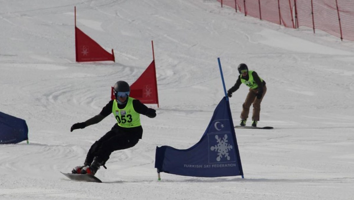 Snowboard Türkiye 2'nci Etap Şampiyonası Erzincan'da başladı Snowboard Türkiye 2'nci Etap Şampiyonası Erzincan'da başladı