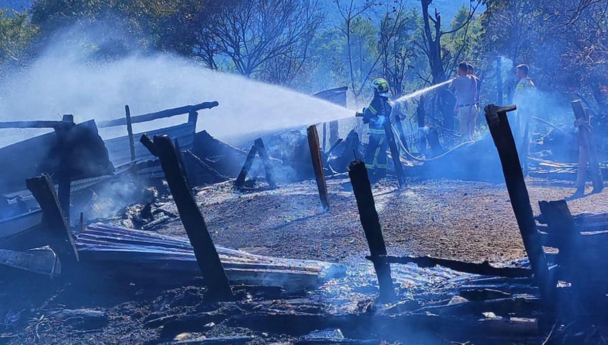 Denizli'de ahır yangını: 93 küçükbaş hayvan telef oldu