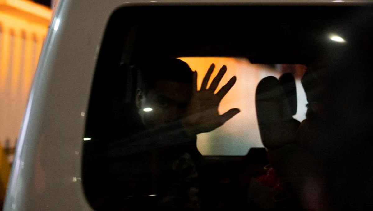 Sınır dışı görüntüleri tartışma yarattı: Göçmenlere savaş esiri muamelesi! Sınır dışı görüntüleri tartışma yarattı: Göçmenlere savaş esiri muamelesi!