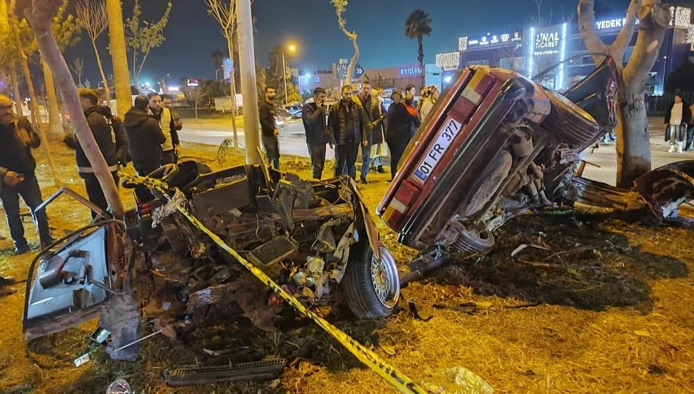 Ağaçlara çarptı ikiye bölündü: Adana’daki kazadan bir acı haber daha