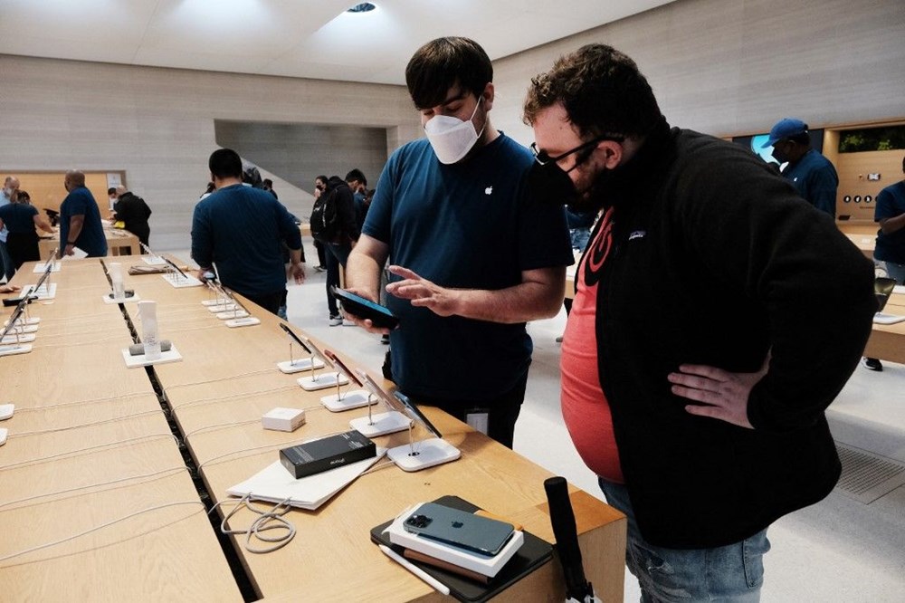 iPhone 13 satışta: Dünyanın dört bir yanında Apple tutkunları
yeni iPhone için kuyruğa girdi - 6