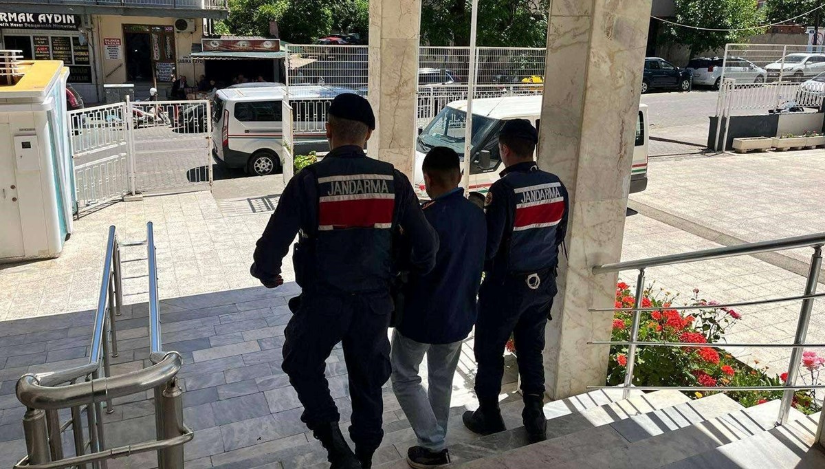 Manisa'da 14 yıl hapis cezası bulunan şüpheli yakayı ele verdi Manisa'da 14 yıl hapis cezası bulunan şüpheli yakayı ele verdi