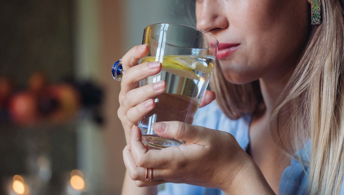 Aç karnına 1 litre su içince ne olur? Her sabah yapmanın etkisi