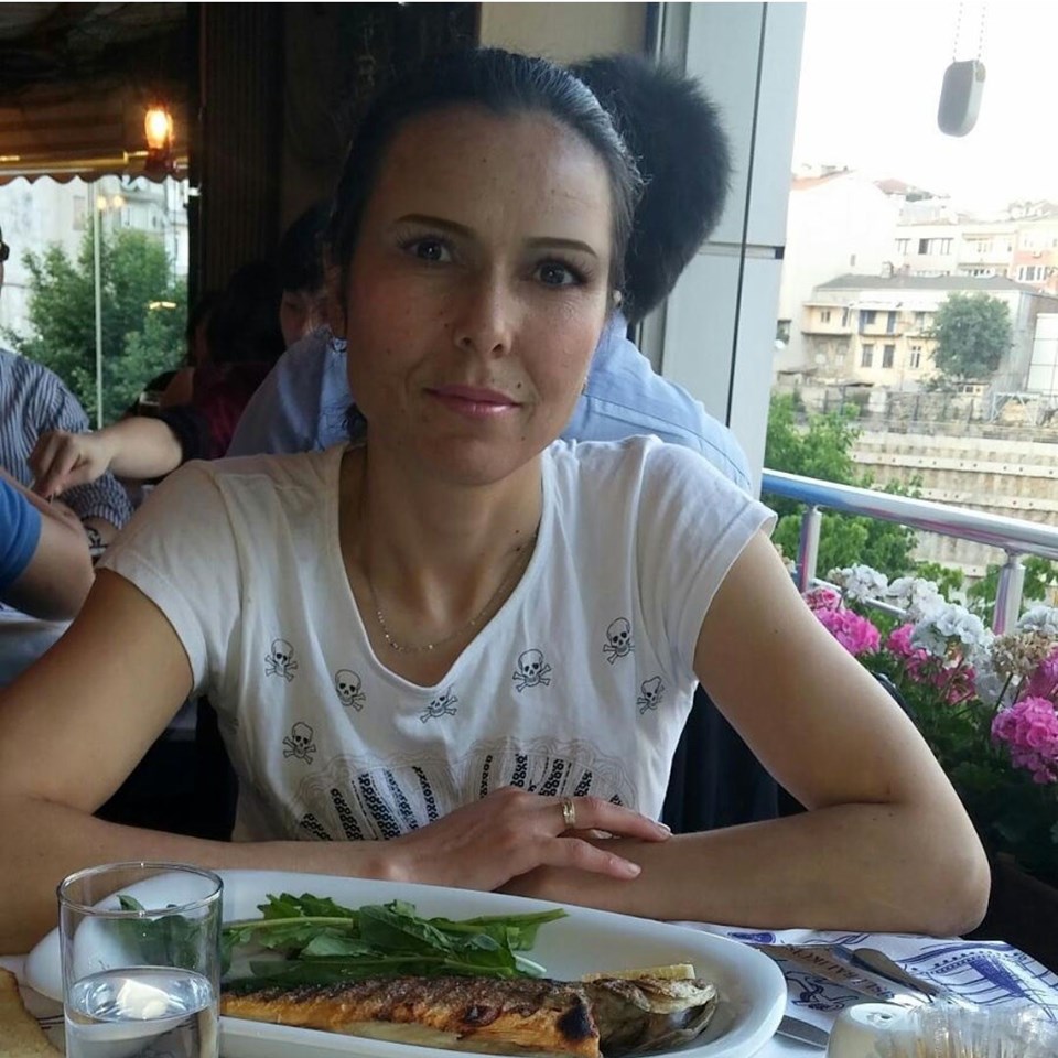 Beyoğlu'nda kadın cinayeti: Eşini öldürüp intihar etti - 1