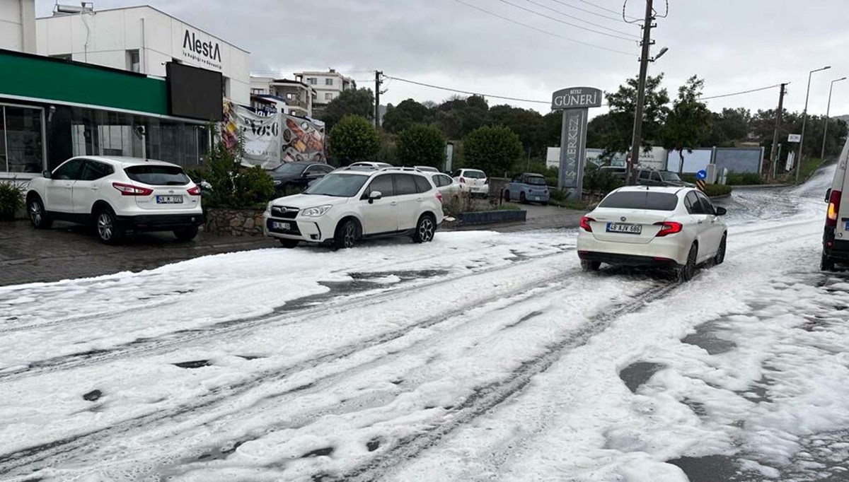 Bodrum'da yol aniden köpürdü