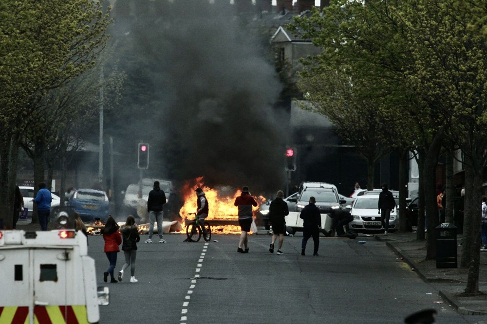Kuzey İrlanda'daki şiddet olayları yeniden başladı - 4
