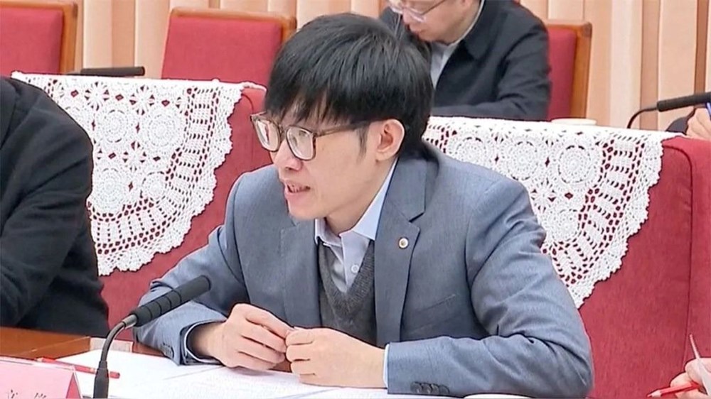 İşte ABD borsalarını alt üst eden DeepSeek dahisi! 2 Matematik uzmanlığından yapay zeka kahramanlığına... ABD borsalarını alt üst eden DeepSeek dahisi Liang Wenfeng kim? - 3