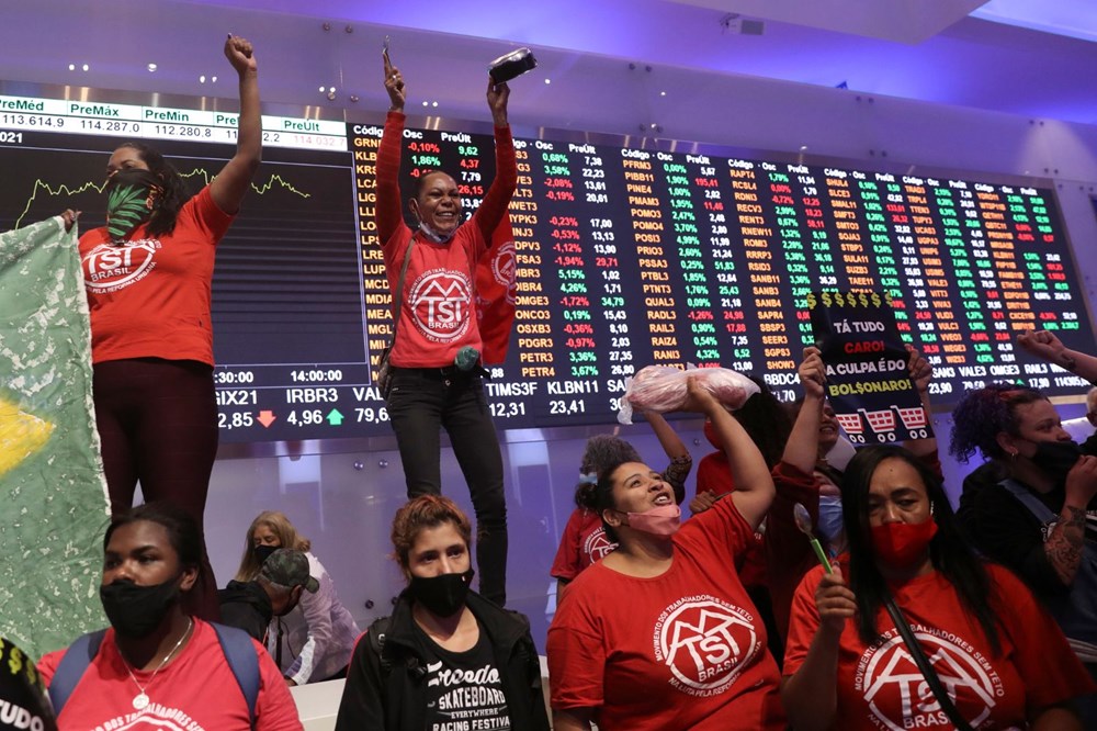 Ekonomik eşitsizliği protesto eden halk Brezilya'da borsa bastı: Yüz milyon kişi açken, milyar dolarlar kazanmanızı kabul etmiyoruz - 11