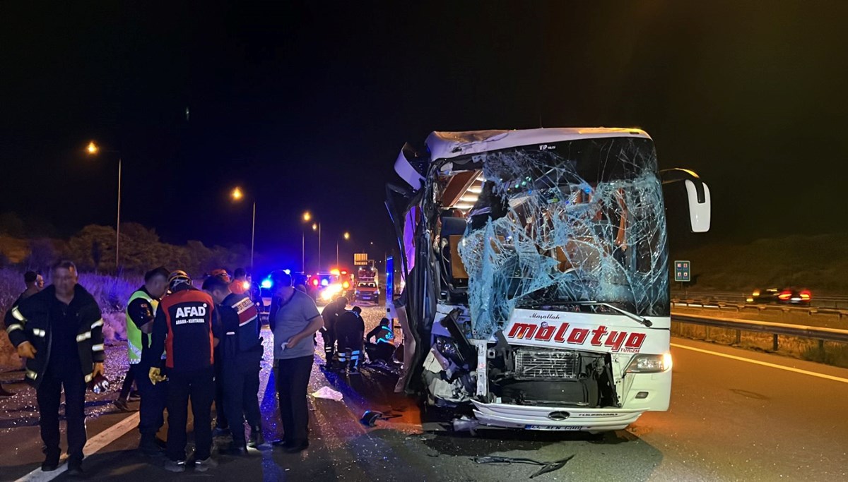 TEM’in Bolu geçişinde iki yolcu otobüsü çarpıştı: 15 yaralı