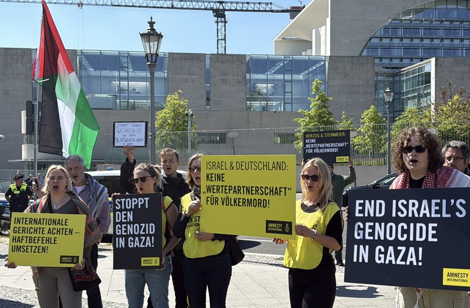 Berlin'de Herzog'a protesto: “İsrail'in Gazze’deki soykırımına son verin” - 1