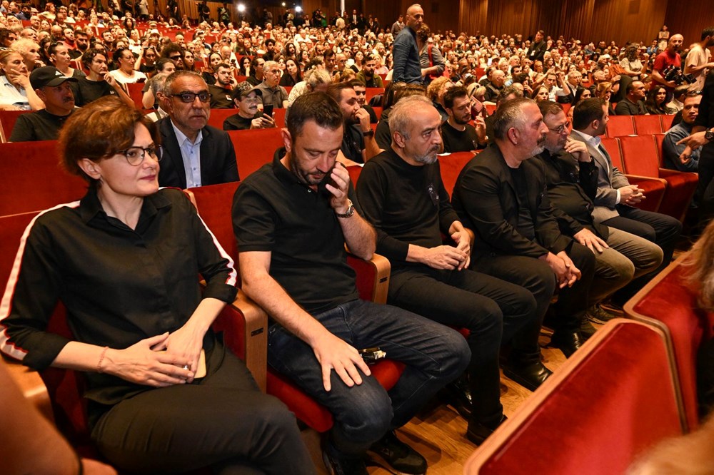 Sanatçı Özkan Uğur'a veda! Özkan Uğur için AKM'de tören düzenlendi - 15