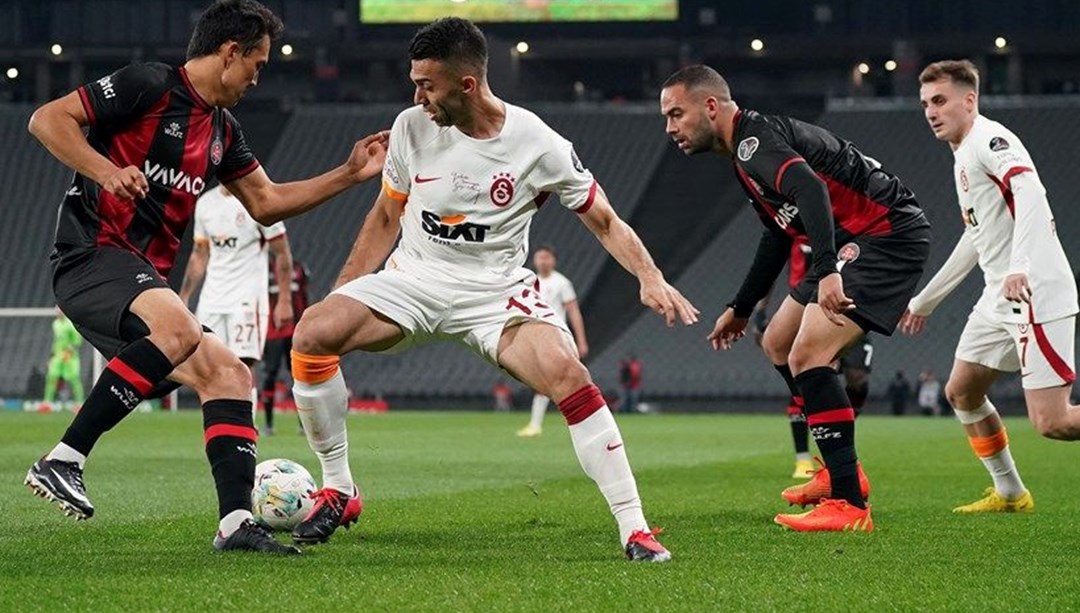 Галатасарай фатих карагюмрюк прямая трансляция. Галатасарай фатих карагюмрюк прямая трансляция. Галатасарай 10 номер. Футбол галатасарай и лацио. Галатасарай фатих карагюмрюк прямая трансляция.