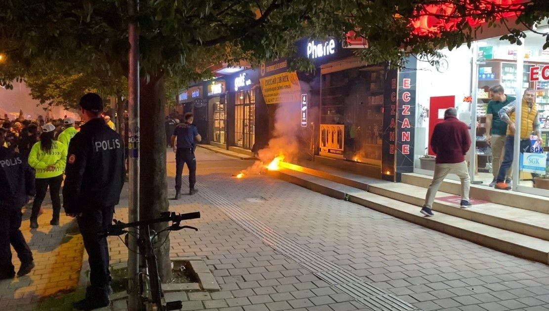 Fenerbahçeliler Derneği’ne meşale atan taraftar gözaltında