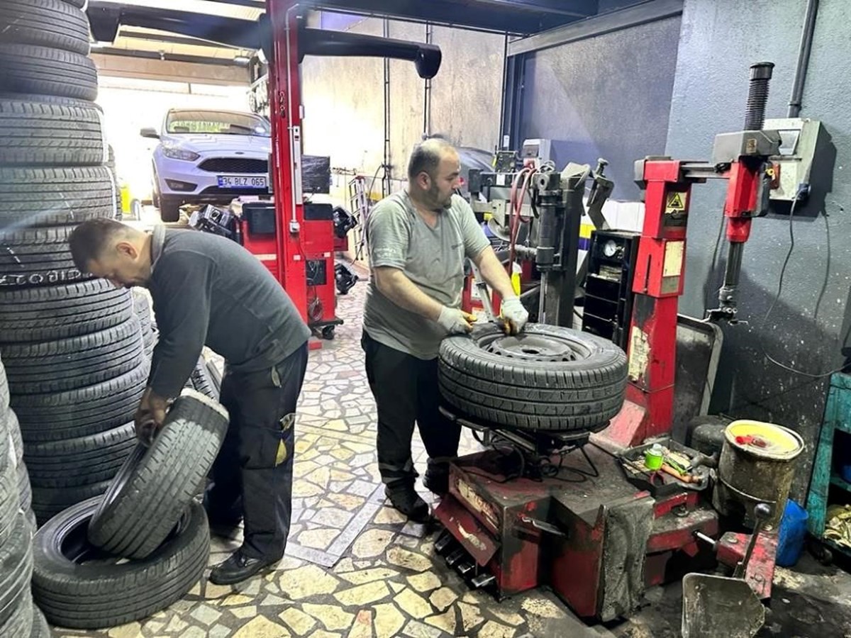 İstanbul’daki lastikçilerde kış lastiği yoğunluğu