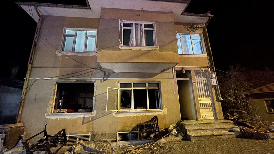 Kütahya'da patlayan mutfak tüpü evi harabeye çevirdi: 4 yaralı - 2