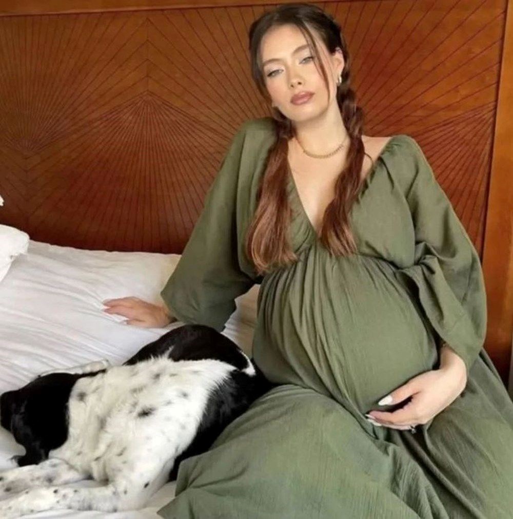 Neslihan Atagül ile Kadir Doğulu oğullarını kucaklarına aldı - 4