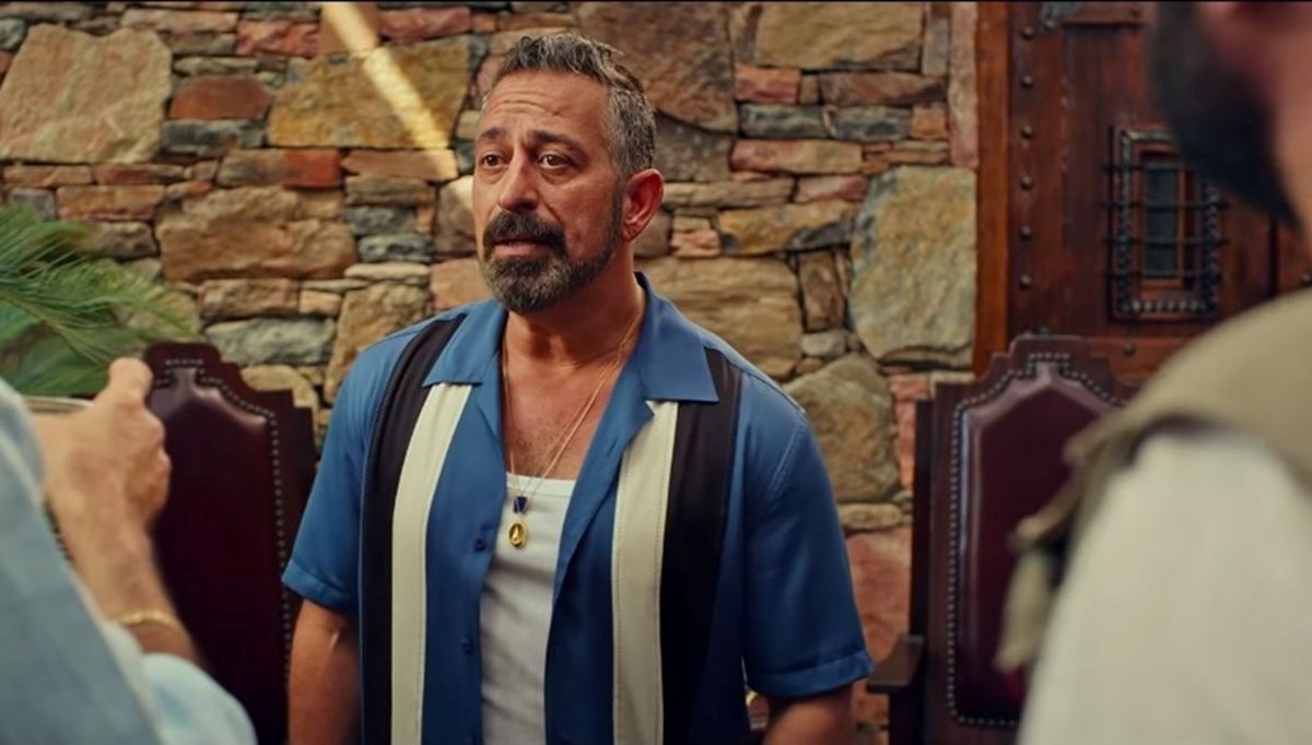 Cem Yılmaz'ın Karakomik Filmler serilerinin senaryosu kitaplaştı