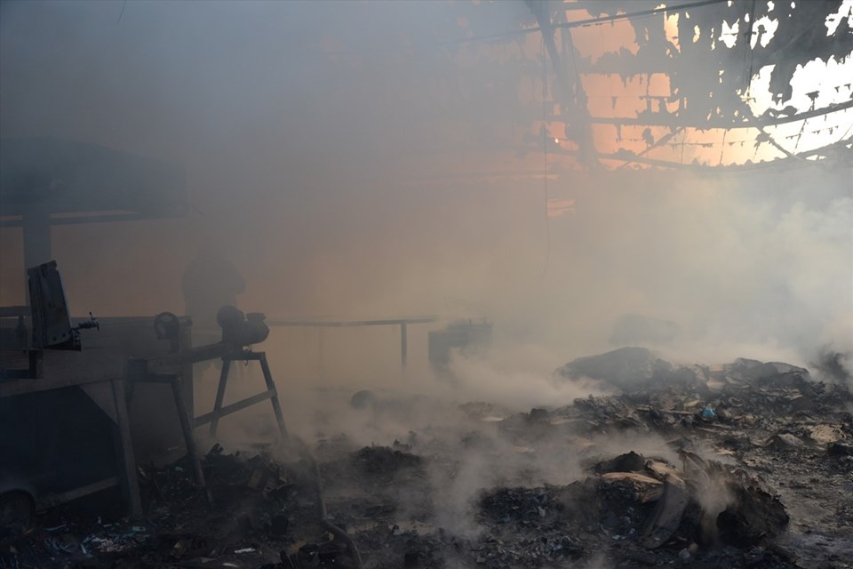 Çanakkale'de abajur fabrikasında yangın - 1