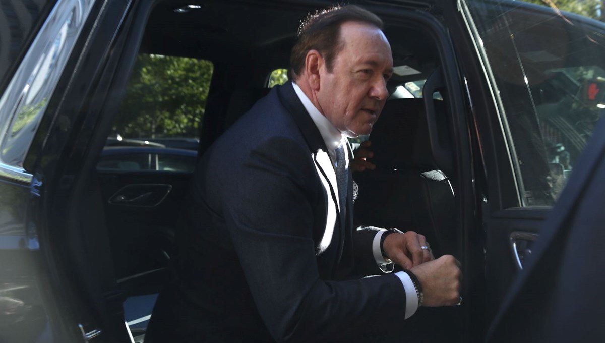 ABD'li oyuncu Kevin Spacey cinsel saldırı suçlamasıyla yargılanıyor