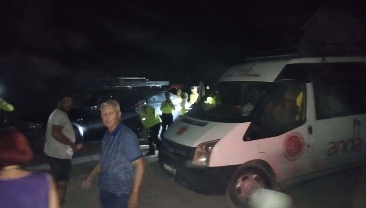 İzmir’de hayvan katliamı: 5 köpek ile 6 kedi zehirlendi İzmir’de hayvan katliamı: 5 köpek ile 6 kedi zehirlendi