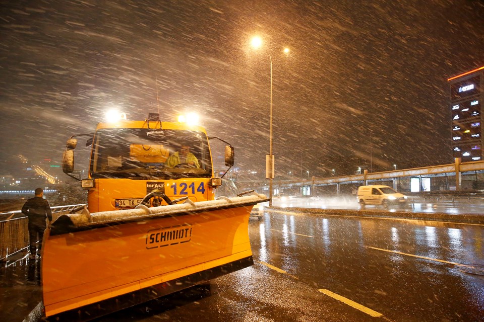 İstanbul'da kar yağışı etkili oluyor - 1