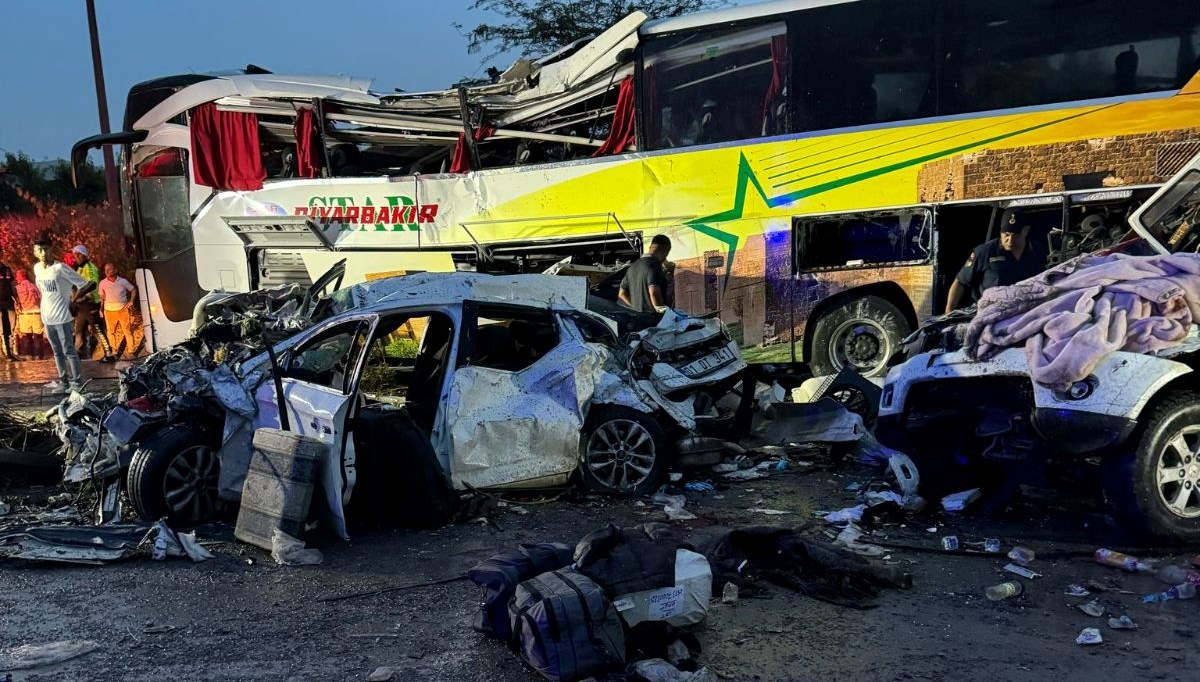 Mersin'de zincirleme trafik kazası: 10 ölü, 39 yaralı Mersin'de zincirleme trafik kazası: 10 ölü, 39 yaralı
