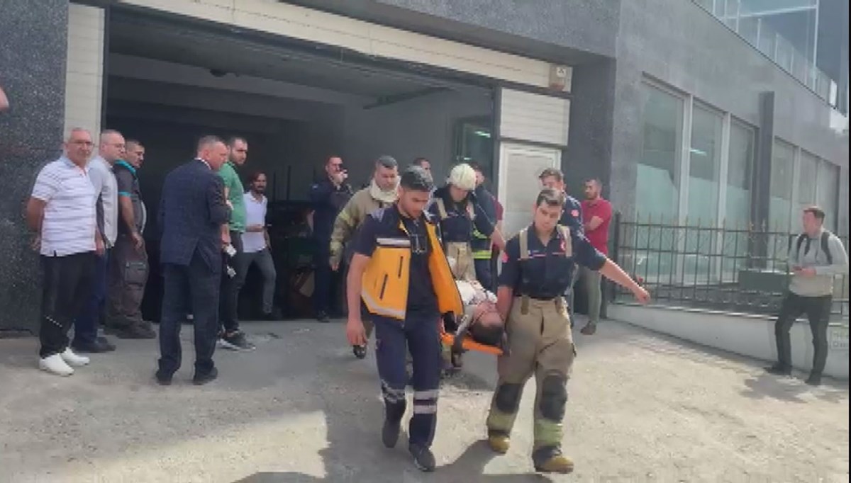 Esenler'de içinde vatandaşların olduğu iş yeri asansörü düştü Esenler'de içinde vatandaşların olduğu iş yeri asansörü düştü