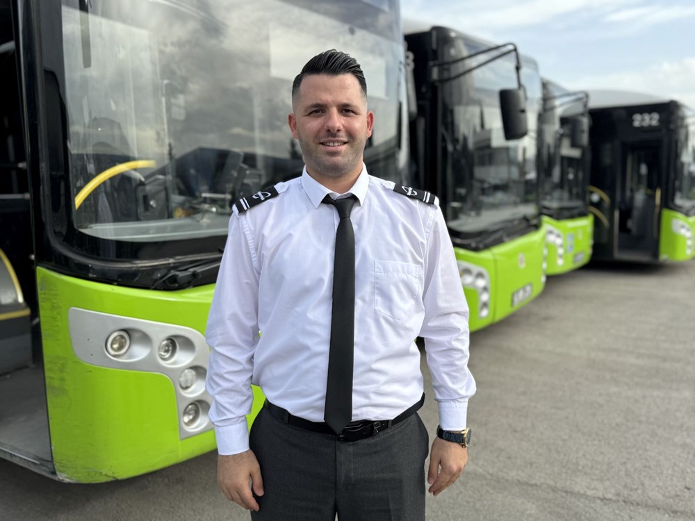 Gündüz Direksiyon, Akşam Kale: Çift Meslekli Adamın Tutku Dolu Hayatı 73 51kDkAQeKEqWOiAbTlHVDA