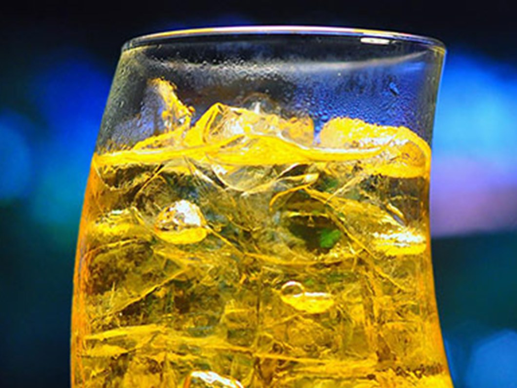 enerji icecekleri satisina 18 yas siniri ve sporcu icecegi degildir uyarisi