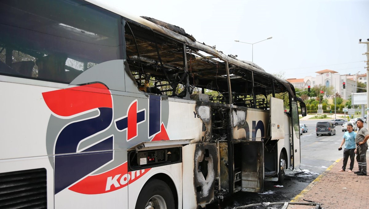 Yolcu otobüsü alev alev yandı