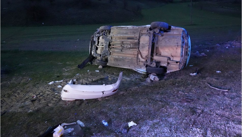 Bayram tatiline giden ailenin otomobili takla attı: 5 yaralı