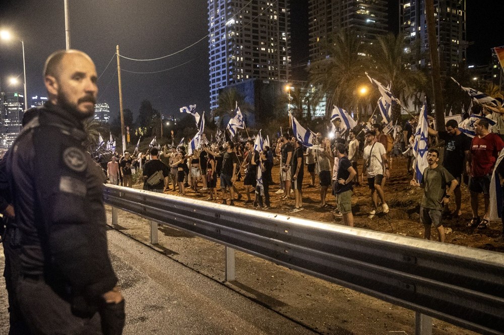 Netanyahu hükümeti karşıtı protestolara İsrail polisinden müdahale - 16