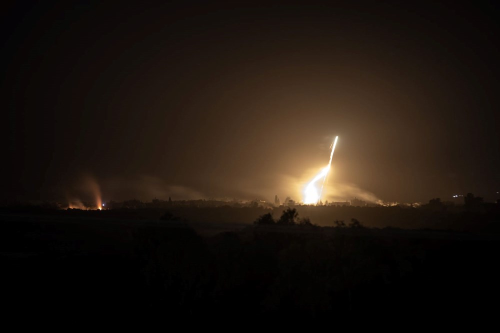 İsrail ordusu: Askerlerimiz Gazze'de kara operasyonlarını genişletmeyi sürdürüyor (İsrail-Hamas çatışmalarında 24.gün) - 11