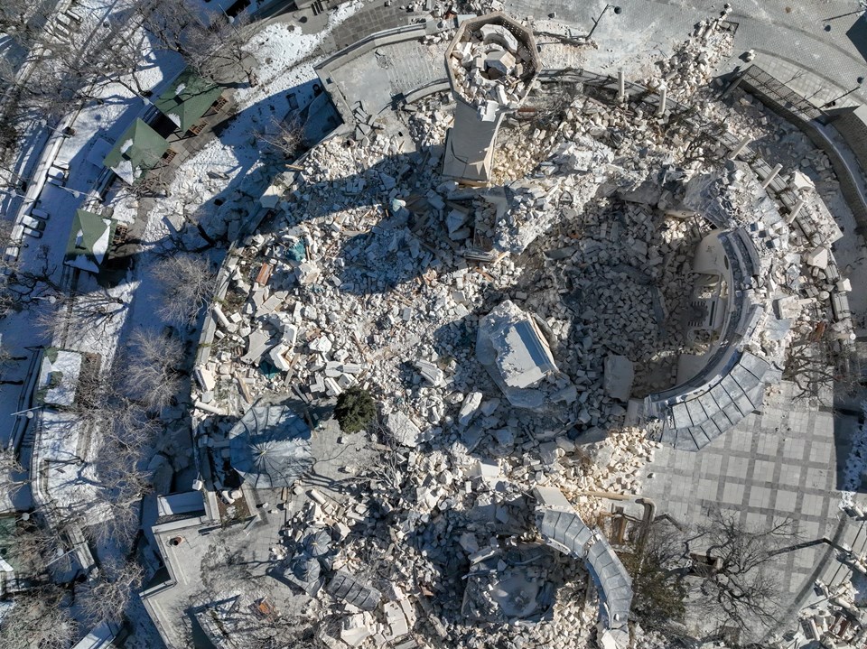 Depremde Hazreti Ukkaşe Türbesi yıkıldı - 3