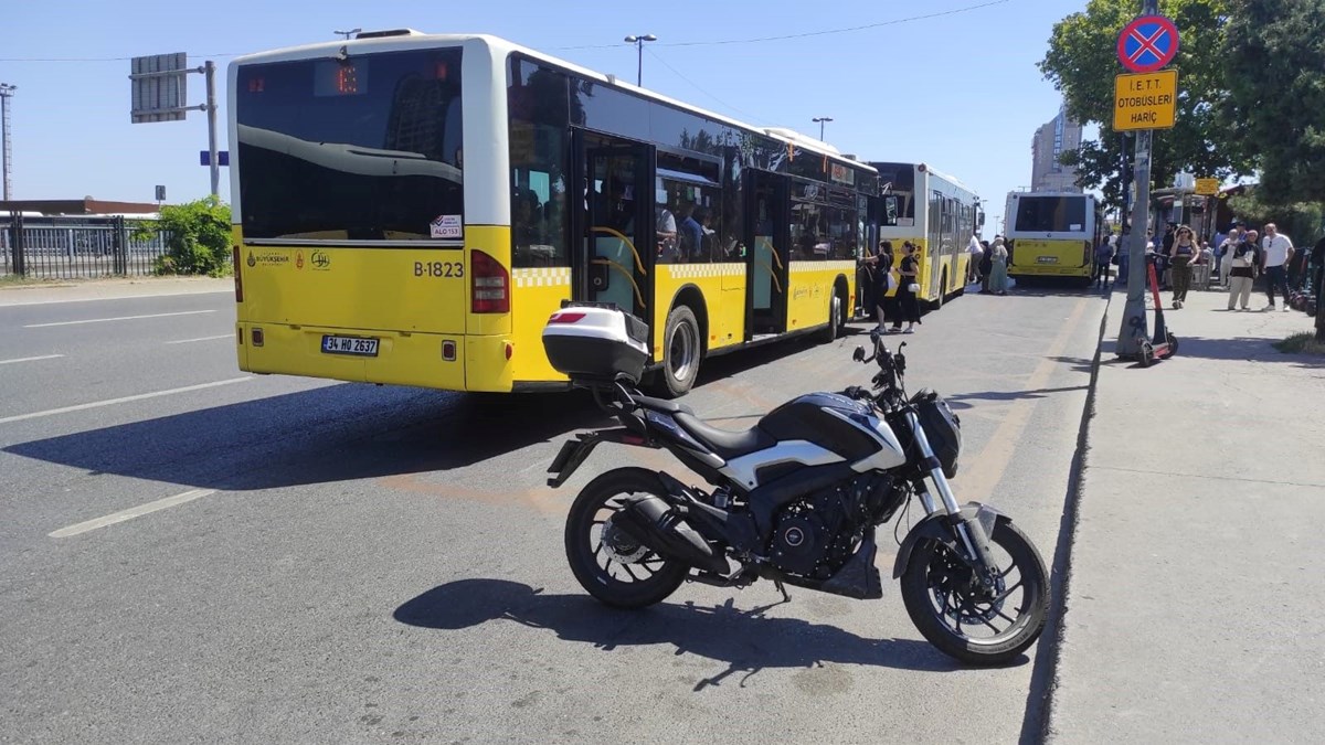 Motosiklet üzerinde sara nöbeti geçirdi: Otobüsün altında kalıyordu!