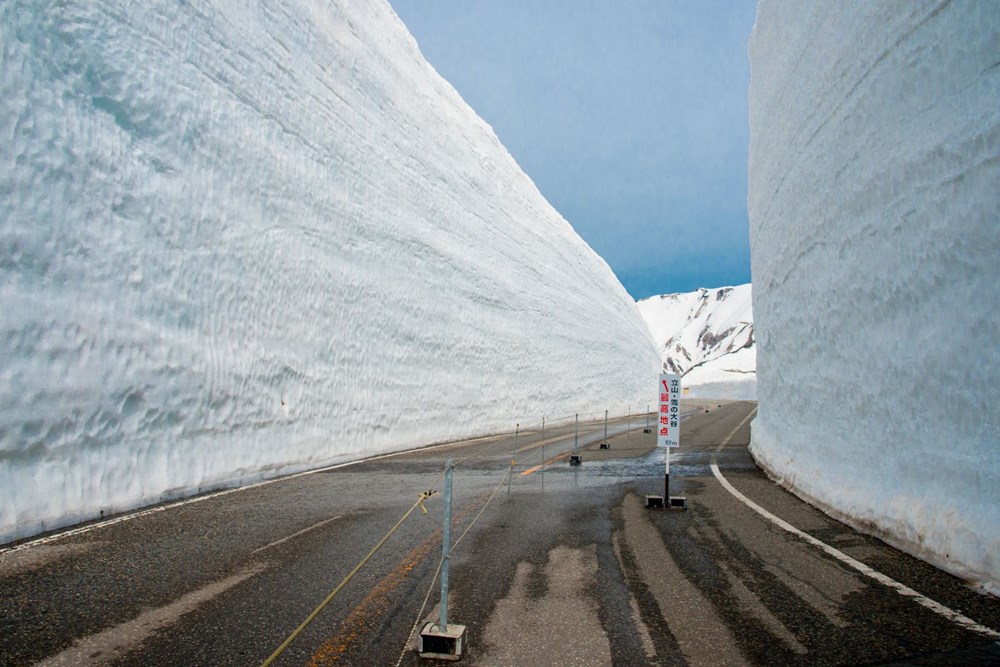 Japonya'da 20 metre derinlikteki kar koridoru yeniden ziyarete açılıyor - 2