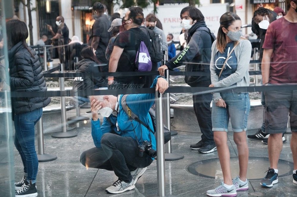 iPhone 13 Satışa Sunuldu Apple Tutkunları Yeni iPhone için Uzun Kuyruklar Oluşturdu 3 Mühendistan iPhone 13 satışta: Dünyanın dört bir yanında Apple tutkunları
yeni iPhone için kuyruğa girdi - 2