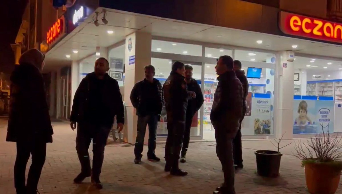 Yeşil reçeteli ilaç almak için eczacıyı tehdit edip, polise saldırdı Yeşil reçeteli ilaç almak için eczacıyı tehdit edip, polise saldırdı