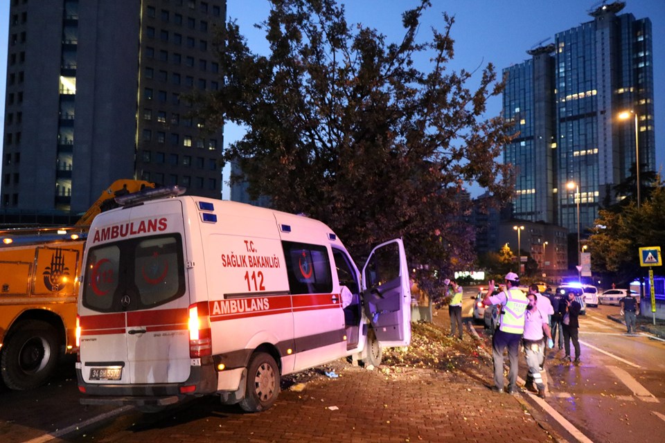 Hasta taşıyan ambulans kaza yaptı: 6 yaralı - 1