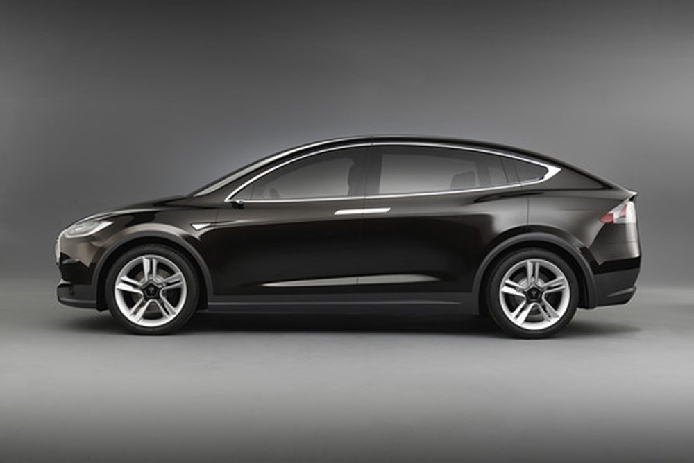 Tesla Motors Model X otomobilini tanıttı - 1