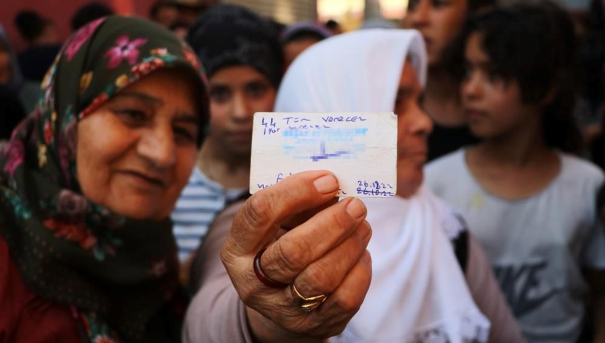 Kuyumcudan 700 milyon liralık vurgun | Mahallelinin altınlarını topladı, ortadan kayboldu Kuyumcudan 700 milyon liralık vurgun | Mahallelinin altınlarını topladı, ortadan kayboldu