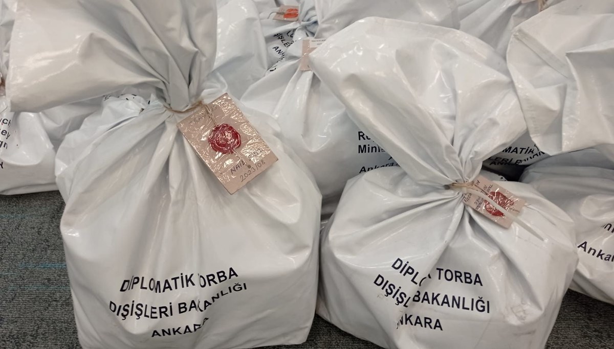 Yurt dışında kullanılan oylar Türkiye'ye getiriliyor Yurt dışında kullanılan oylar Türkiye'ye getiriliyor