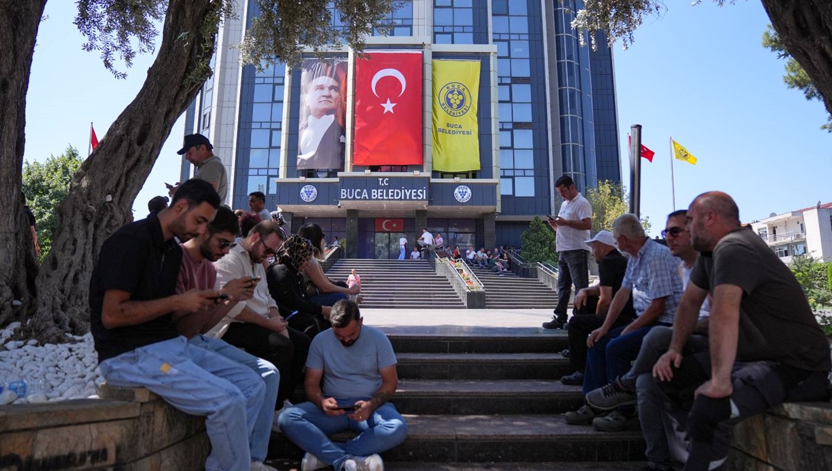 İzmir'de işçiler iş bıraktı
