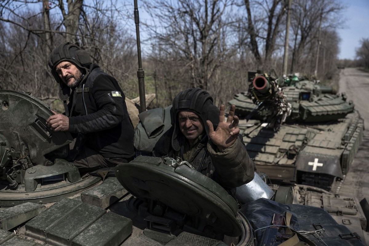 Клип бахмут. Фото танкистов Вагнера. Вагнер выводит войска из Артемовска. Russian Troops.