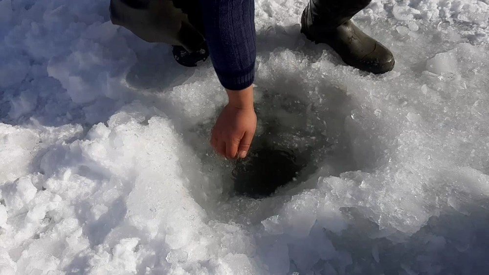 Buz tutan Çoruh Nehri'nde