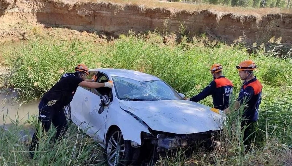 Sivas'ta dereye devrilen otomobilin sürücüsü hayatını kaybetti