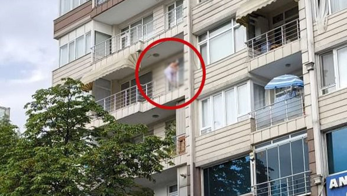 Korkuluklara çıkıp canına kıymak isteyen kadını ekipler ikna etti Korkuluklara çıkıp canına kıymak isteyen kadını ekipler ikna etti